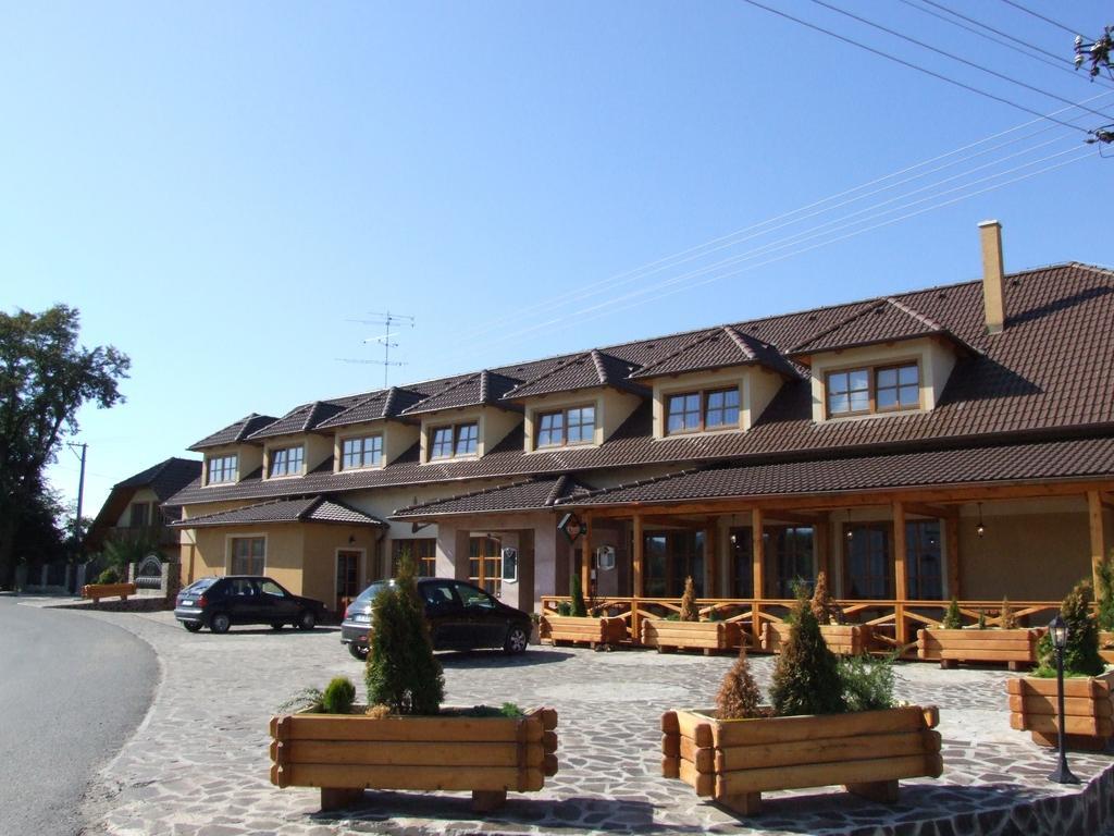 Penzion Julkin Dvor Krupina Esterno foto